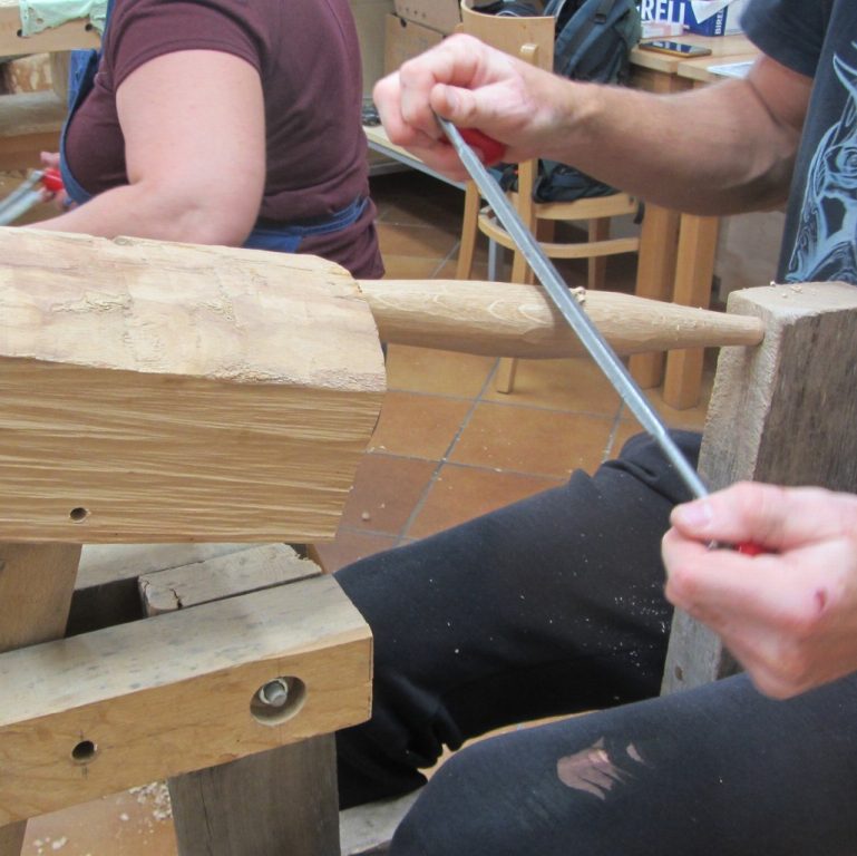 Zobraziť fotografiu Drevený stolček