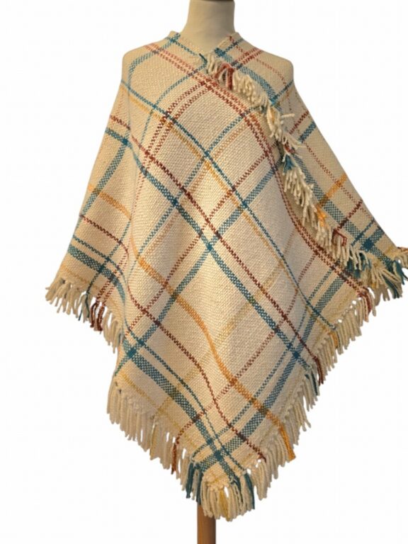 Zobraziť fotografiu Tkanie na stolových krosnách – pončo