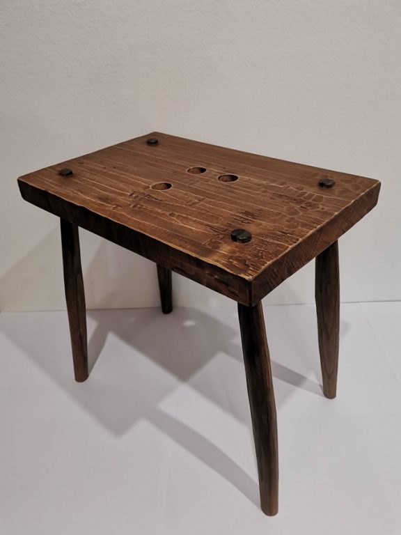 Zobraziť fotografiu Drevený stolček