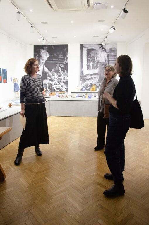 Show photo Komentovaná prehliadky výstavy počas podujatia Vianoce v ÚĽUV-e 10. 12. 2025