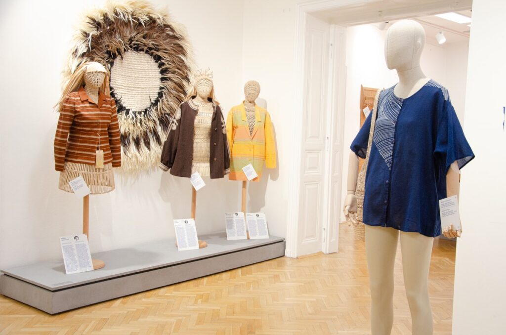 Show photo A single inspiration, two paths  ÚĽUV 1945 – 1989