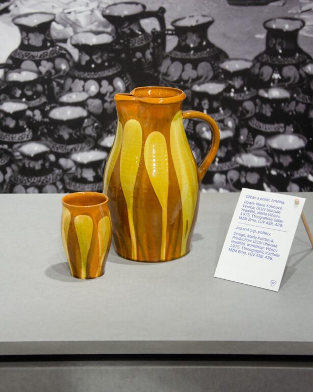 Show photo Výstava Jedna inšpirácia, dve cesty. ÚĽUV 1945 – 1989 v Galérii ÚĽUV Bratislava