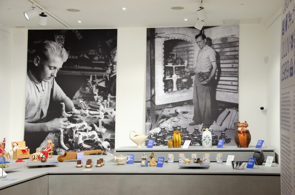 Show photo A single inspiration, two paths  ÚĽUV 1945 – 1989