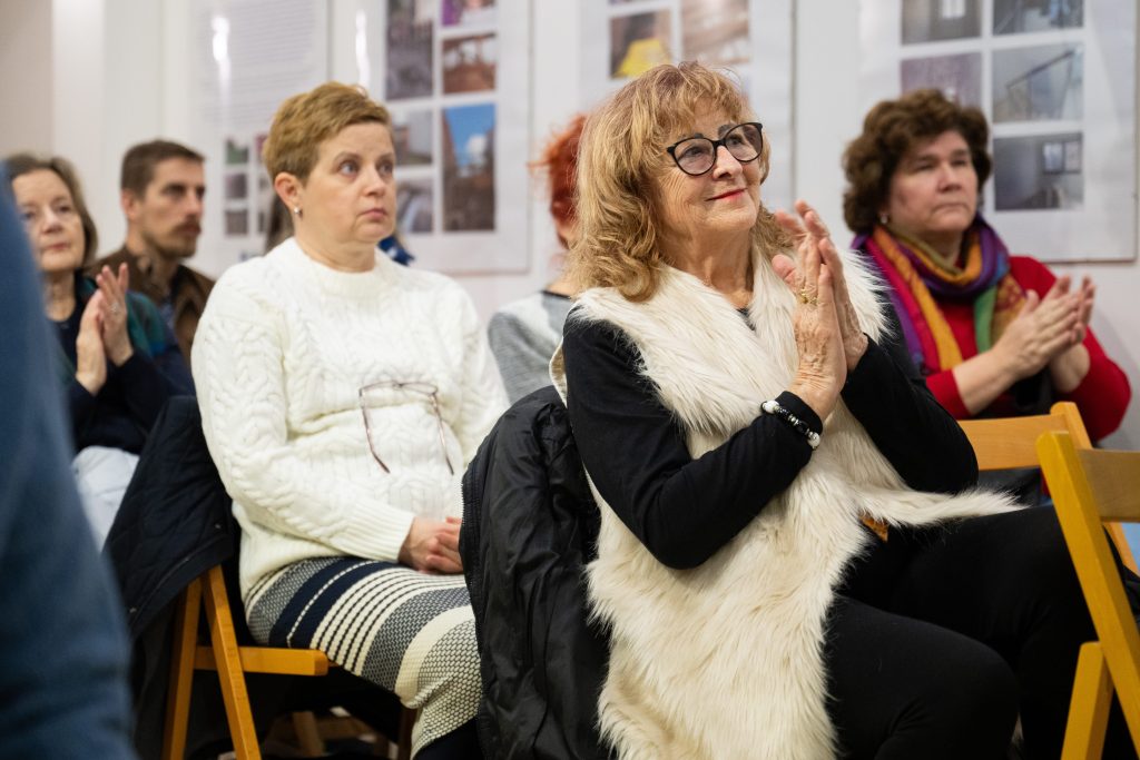Zobraziť fotografiu Vernisáž reinštalácie výstavy Jednoducho Majstri v Galérii ÚĽUV Košice 27.11.2025