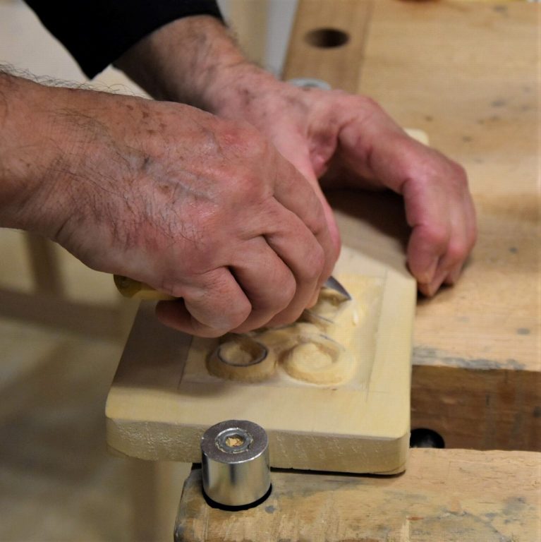 Zobraziť fotografiu Základy drevorezby – reliéf