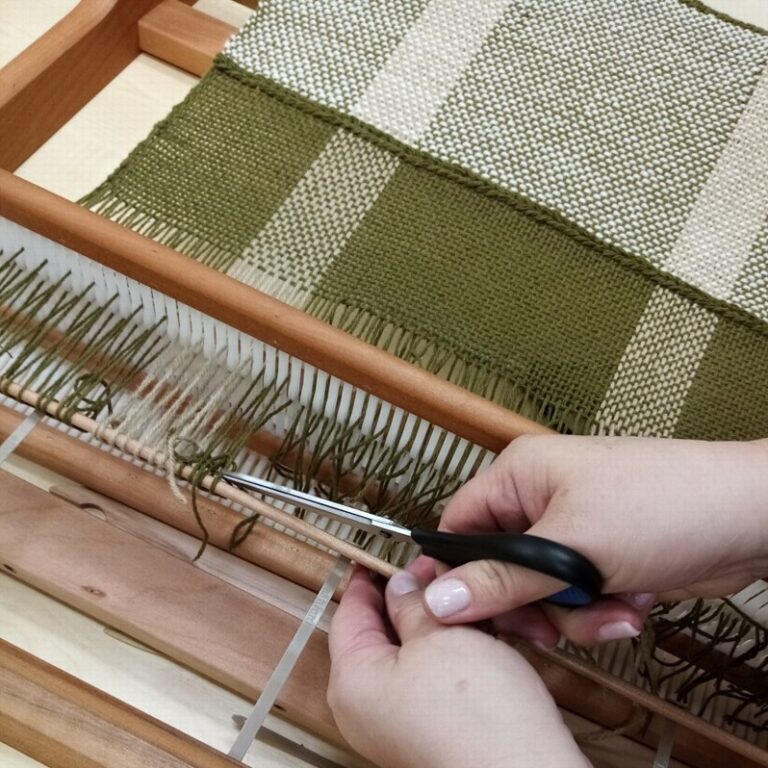 Zobraziť fotografiu Tkanie na stolových krosnách – taška