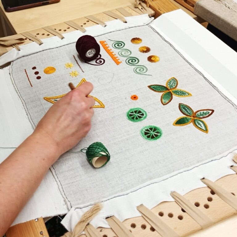 Výšivka krivou ihlou II.