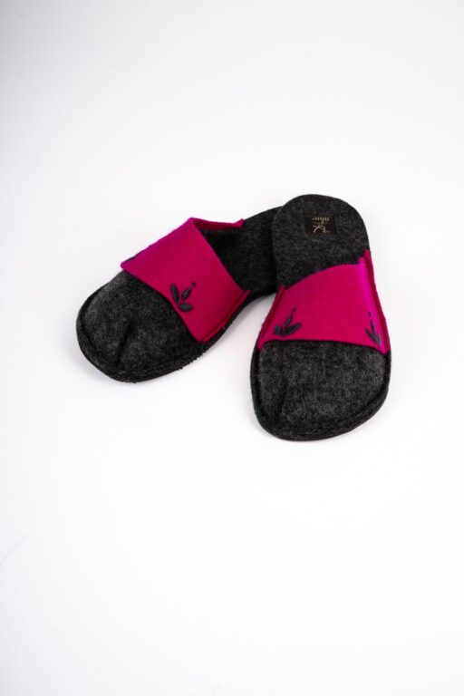 Wool slippers – embroidered pattern “leaves”