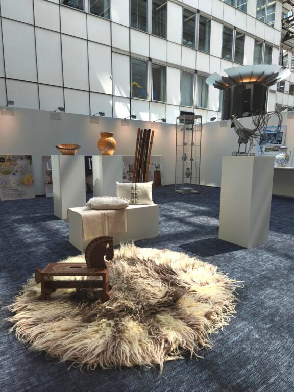 Zobraziť fotografiu Inštalácia výstavy v priestoroch Európskeho parlamentu v Bruseli