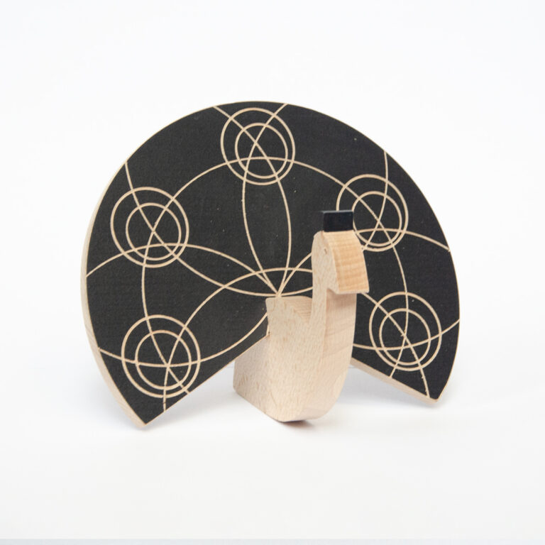 Plastika drevená – páv čierny