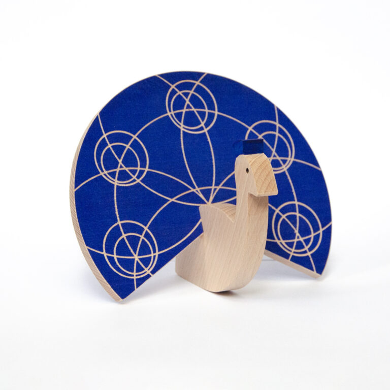 Plastika drevená – páv modrý
