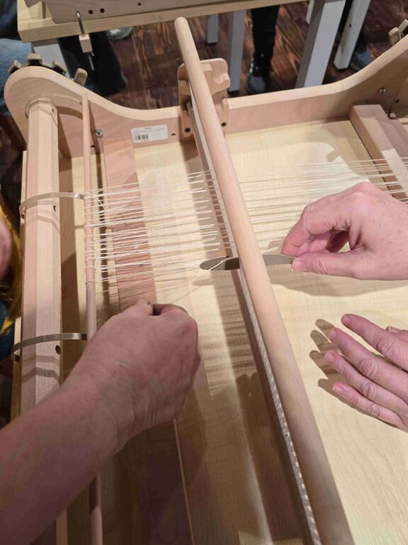 Zobraziť fotografiu Tkanie na stolových krosnách – krokbragd