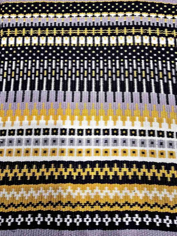 Zobraziť fotografiu Tkanie na stolových krosnách – krokbragd