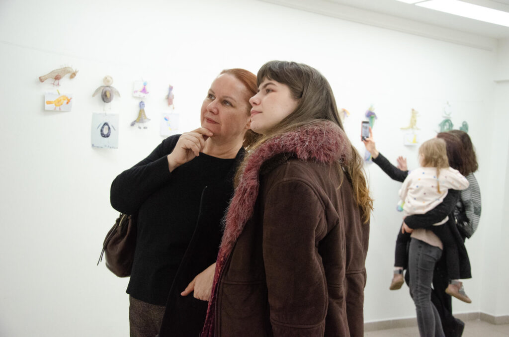 Zobraziť fotografiu Vernisáž výstavy v Dizajn štúdiu ÚĽUV vo štvrtok 19.3.2026