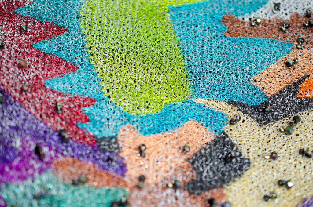 Zobraziť fotografiu Ručne pletené grafiky z drôtu zhotovené podľa kresieb autorkinho vnuka Adamka