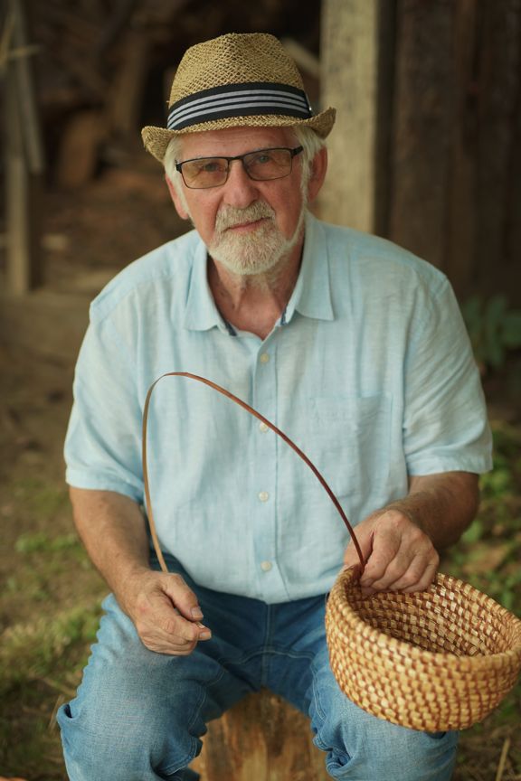 Jozef Boďa. Weaving with a hint of nature