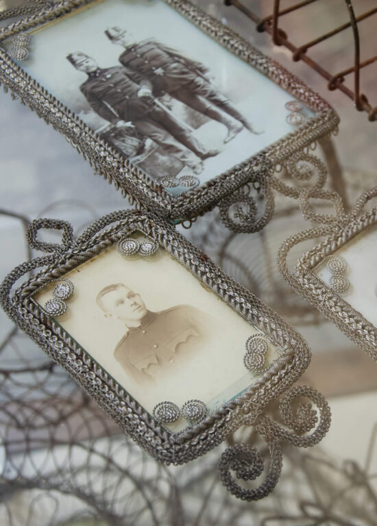 Zobraziť fotografiu Fotografia z drotárskej expozície Múzea drotárie vo Veľkom Rovnom (okr. Bytča), máj 2026