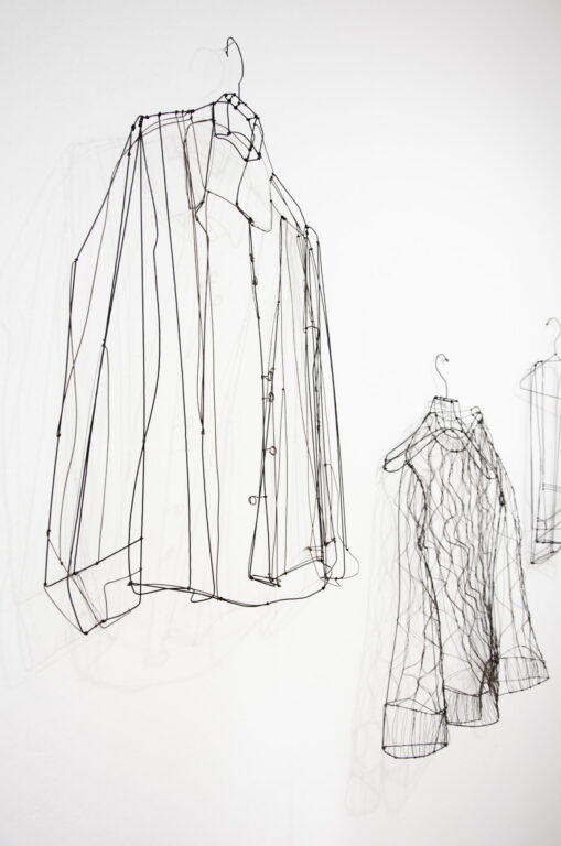 Show photo Objekty zo série Domáca symfónia – spálňa / 2026, Giovanni Pinosio, železný drôt
