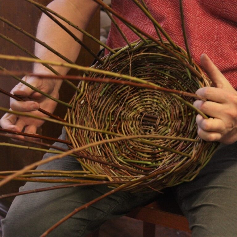 Zobraziť fotografiu Pletenie z čerstvého prútia